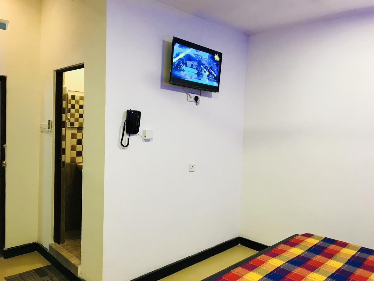 Travellers Halt Hotell Ratnapura Exteriör bild