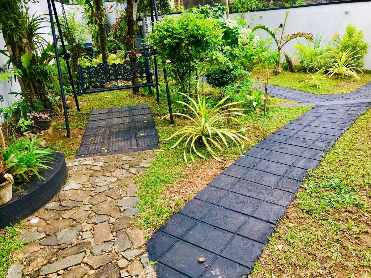 Travellers Halt Hotell Ratnapura Exteriör bild